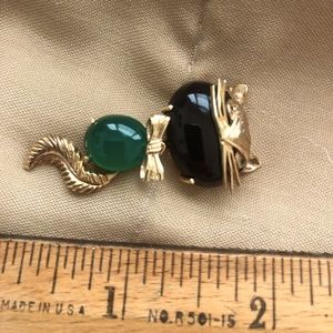 Adorable kitty brooch-  very unique—gold, onyx and jade-